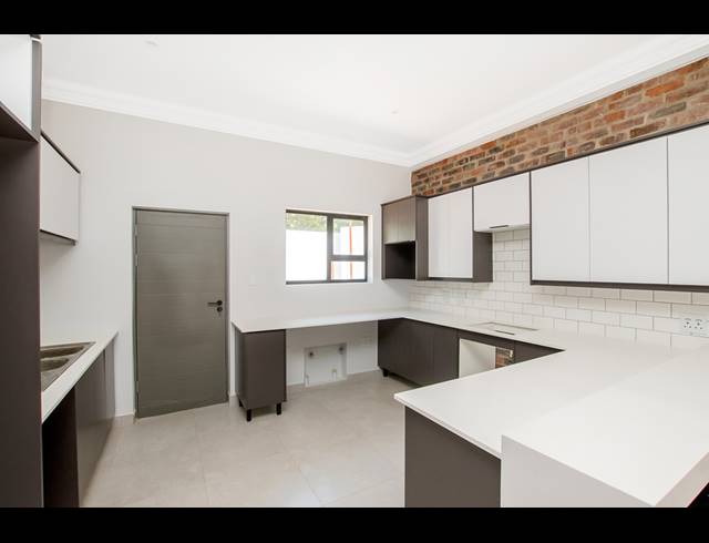 3 BEDROOM APARTMENT FOR SALE IN SANDOWN